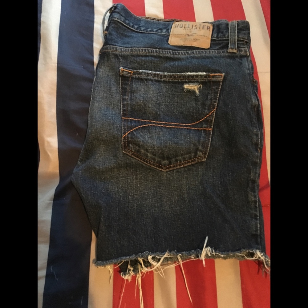 HOLLISTER CALIFORNIA DISTRESSED AUTHENTIC DENIM